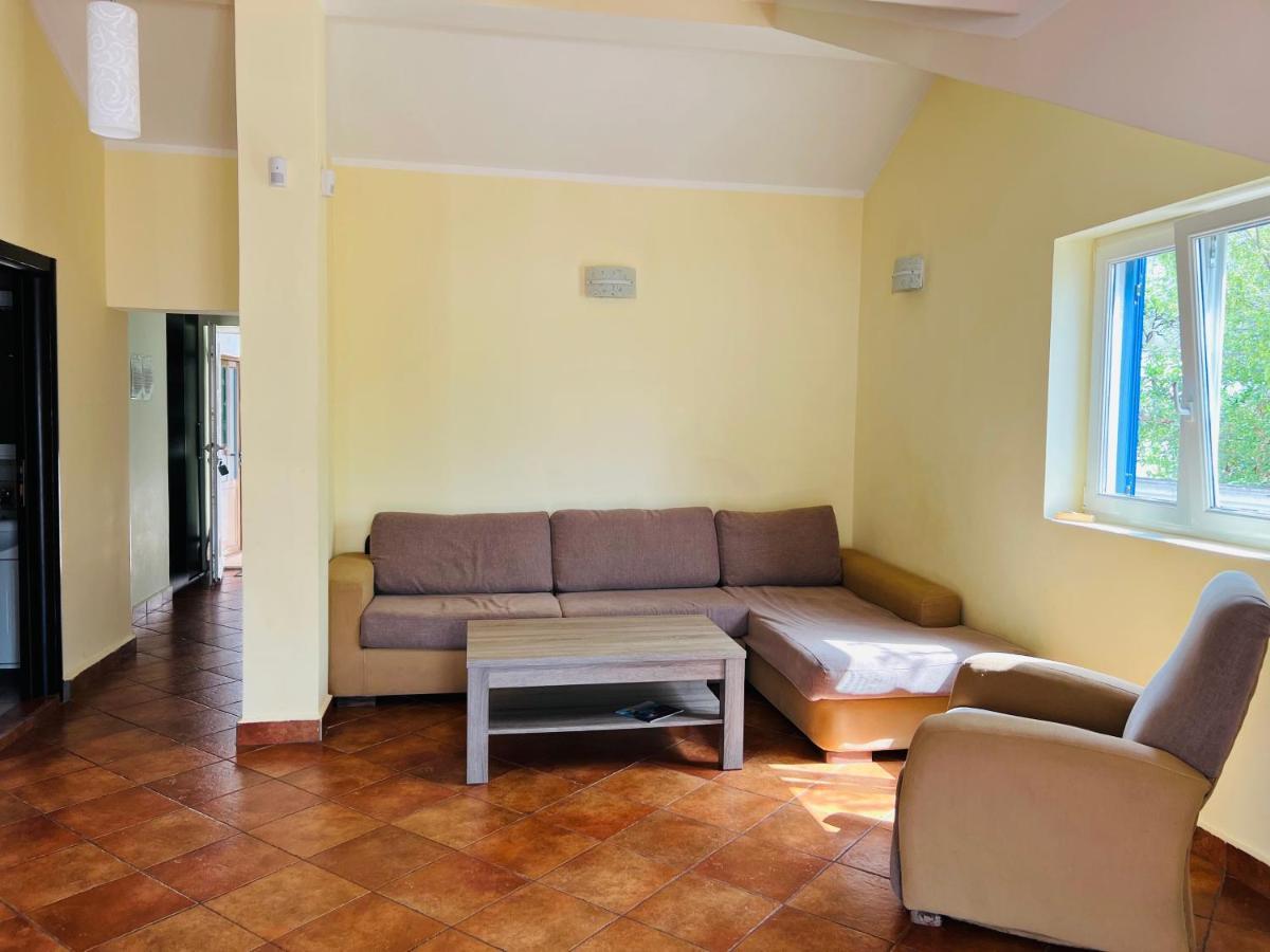 Rafailovici Holiday Apartments Esterno foto