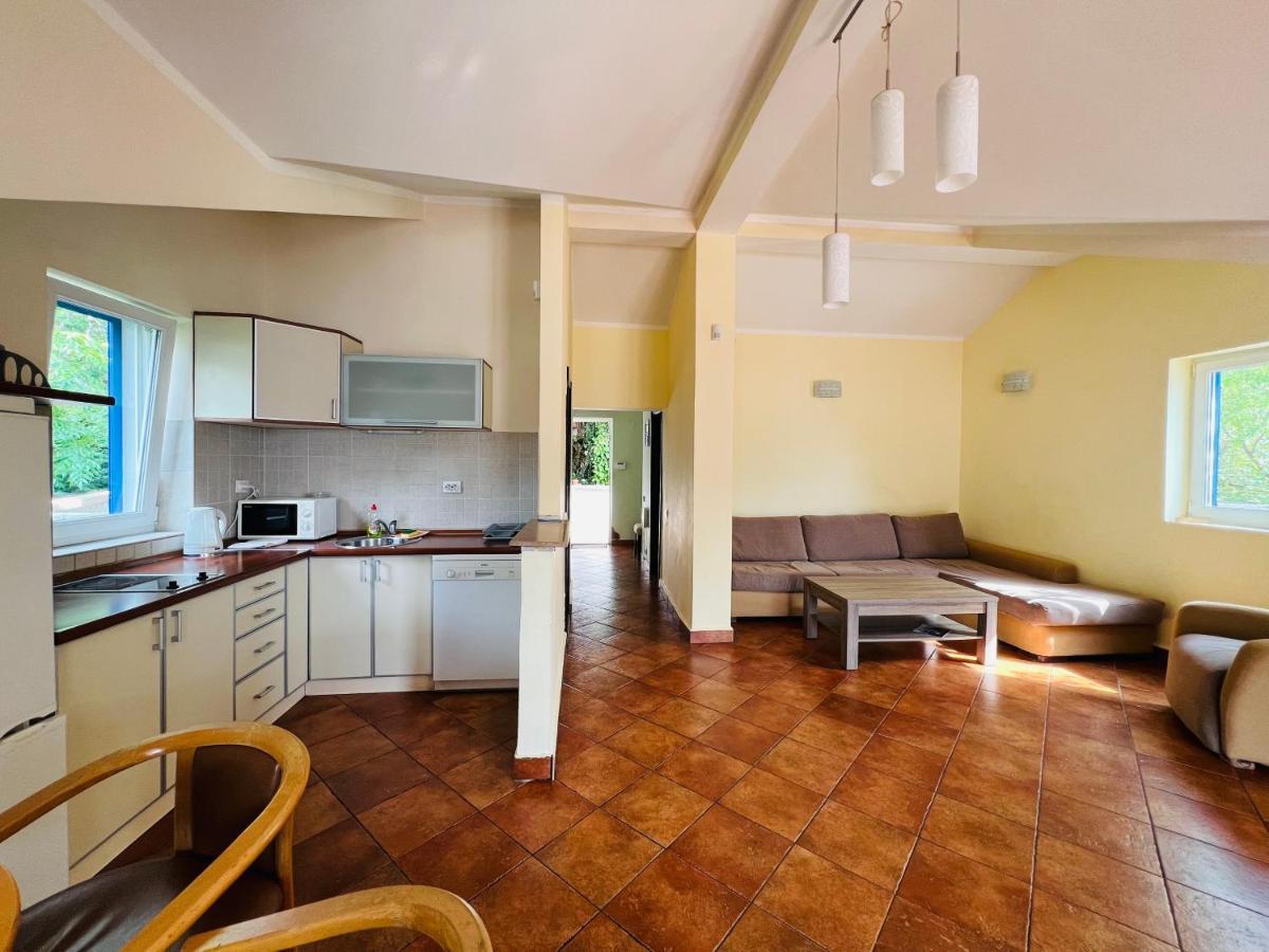 Rafailovici Holiday Apartments Esterno foto